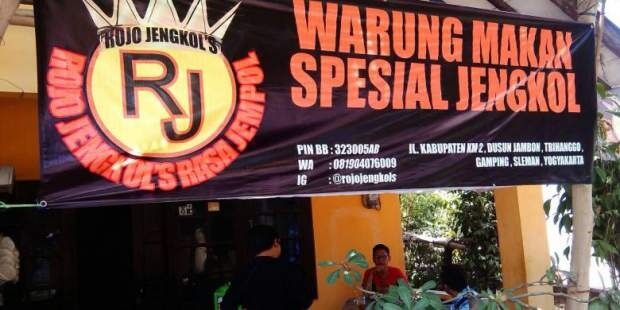 Menu di warung ini serba jengkol, tapi nggak bikin bau! Mau coba?