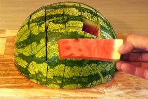 10 Cara memotong buah dan sayuran antimainstream, gampang banget!