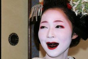 9 Tren kecantikan paling menyakitkan dalam sejarah