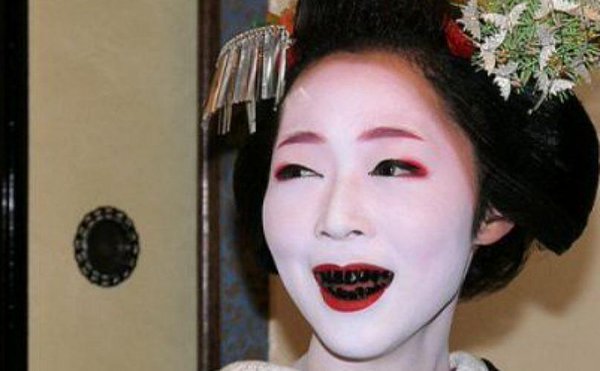 9 Tren kecantikan paling menyakitkan dalam sejarah