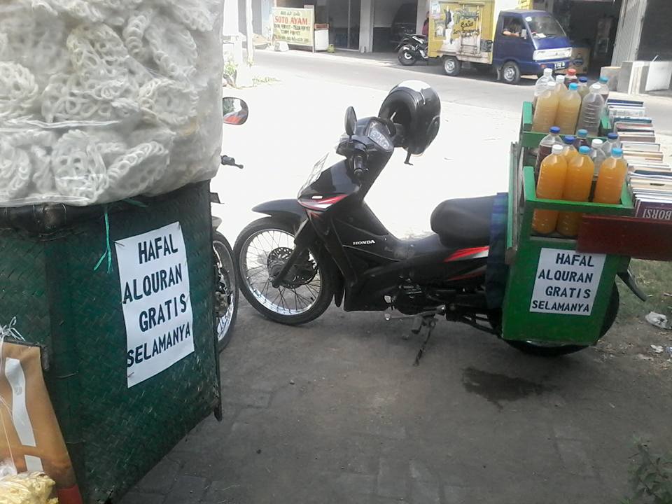 Penjual jamu ini top, gratiskan penghafal Alquran minum seumur hidup!