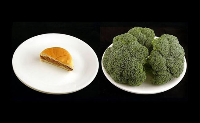 11 Perbandingan junk food & makanan sehat yang tak pernah kamu sadari