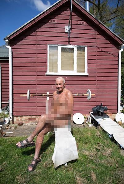 Tak disangka, desa ini mewajibkan penduduk pria dan wanita telanjang Tak disangka, desa ini mewajibkan penduduk pria dan wanita telanjang