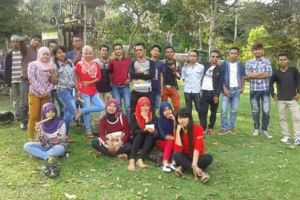 Menikmati kesegaran udara dalam suasana asri di Laing Park Solok