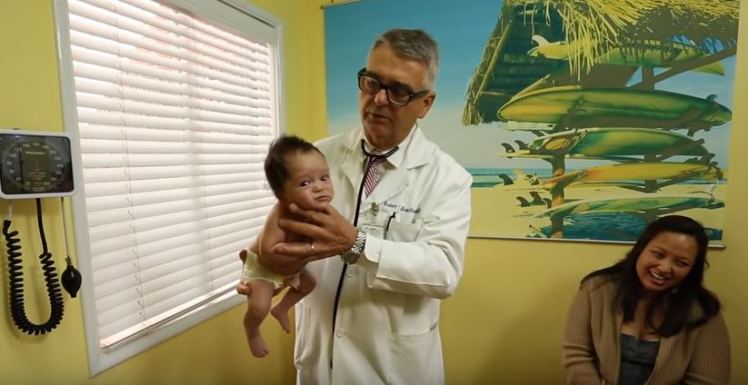 VIDEO: Cara menenangkan bayi yang menangis dalam 1 detik, ampuh!