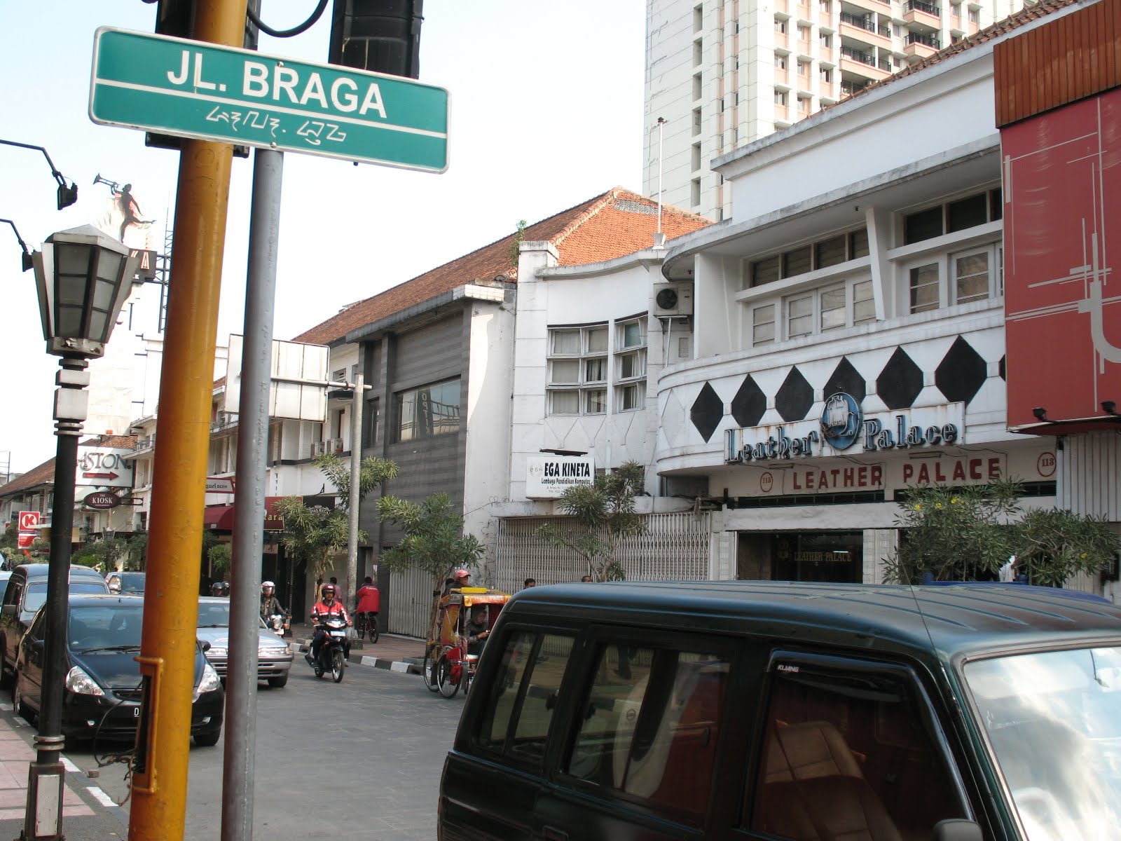 15 Jembatan dan jalan yang jadi tempat wisata 