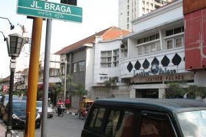 15 Jembatan dan jalan yang jadi tempat wisata 