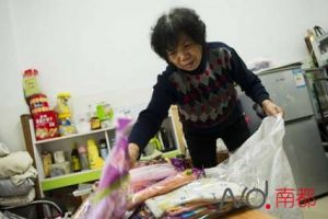 Malangnya nenek ini, dagangannya dibeli pakai uang palsu Rp 1,2 juta