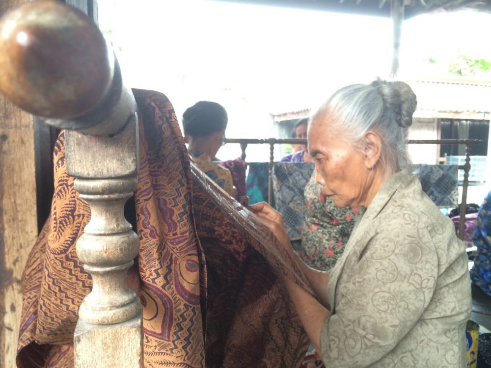 Bulan pecah di tubuh Go Tik Swan, asal muasal Batik Indonesia (2) Bulan pecah di tubuh Go Tik Swan, asal muasal Batik Indonesia (2)