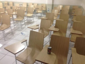 12 Alasan mahasiswa nggak mau duduk di kursi depan