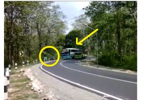 VIDEO: Aksi ugal-ugalan bus nyaris seruduk pemotor di tikungan sempit
