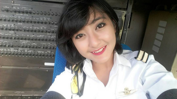 Elesta Apriliana, pilot cantik yang siap menerbangkan hatimu