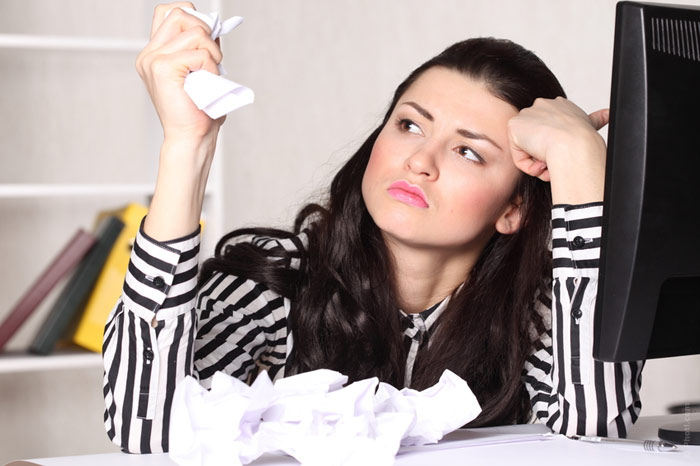 Ladies, ini alasan kamu tampak lebih tua daripada temanmu