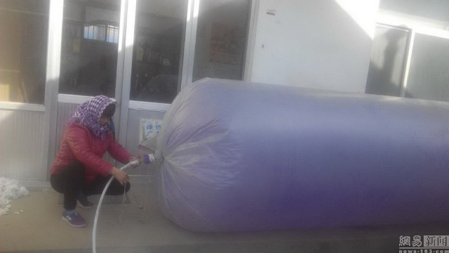 Di China ternyata gas elpijinya diwadahi pakai plastik, gile bener!