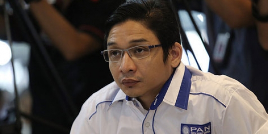 Artis-Artis ini calonkan diri dalam pilkada 2015, siapa saja mereka? Artis-Artis ini calonkan diri dalam pilkada 2015, siapa saja mereka?