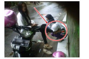 Pamer foto kaki dicium teman, gadis ini dihujat netizen