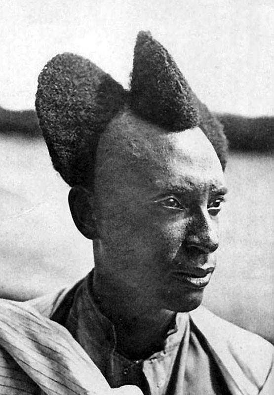 18 Gaya rambut pria Rwanda ini dijamin bikin kamu melongo, unik abis! 18 Gaya rambut pria Rwanda ini dijamin bikin kamu melongo, unik abis!