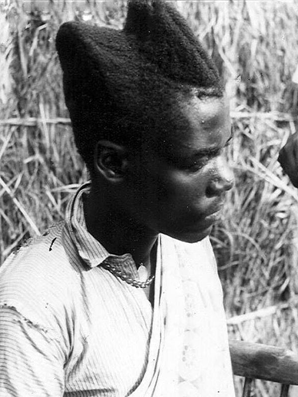 18 Gaya rambut pria Rwanda ini dijamin bikin kamu melongo, unik abis! 18 Gaya rambut pria Rwanda ini dijamin bikin kamu melongo, unik abis!