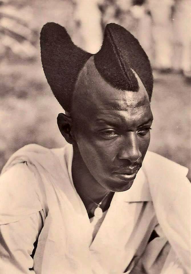 18 Gaya rambut pria Rwanda ini dijamin bikin kamu melongo, unik abis! 18 Gaya rambut pria Rwanda ini dijamin bikin kamu melongo, unik abis!