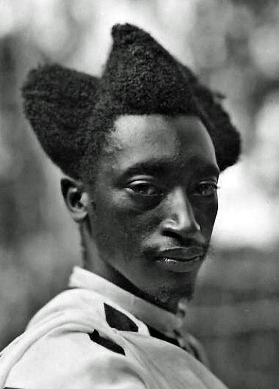 18 Gaya rambut pria Rwanda ini dijamin bikin kamu melongo, unik abis! 18 Gaya rambut pria Rwanda ini dijamin bikin kamu melongo, unik abis!