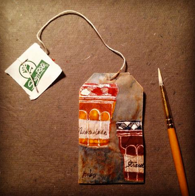 25 Karya seni yang nggak kamu sangka sebelumnya, dibuat dari teh celup