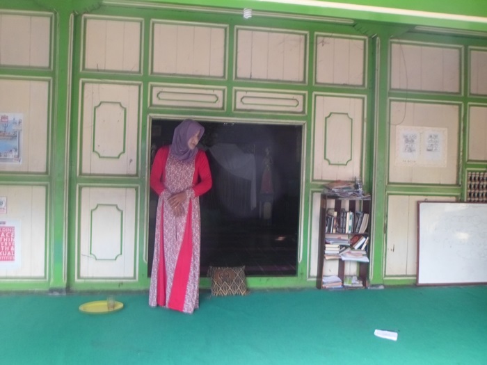 Ketika para waria mencari Tuhan, bukan pertobatan jadi pria sejati