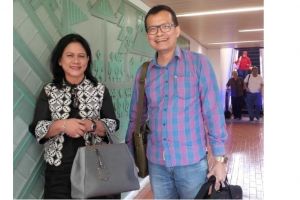 Kesederhanaan Ibu Negara memilih naik pesawat ini bikin kagum