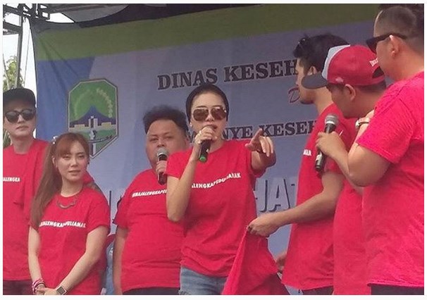 Intip 14 sisi positif Nikita Mirzani sebelum kena kasus prostitusi Intip 14 sisi positif Nikita Mirzani sebelum kena kasus prostitusi