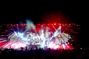 Diguyur hujan & digeruduk pendemo, DWP tetap memukau Jakarta