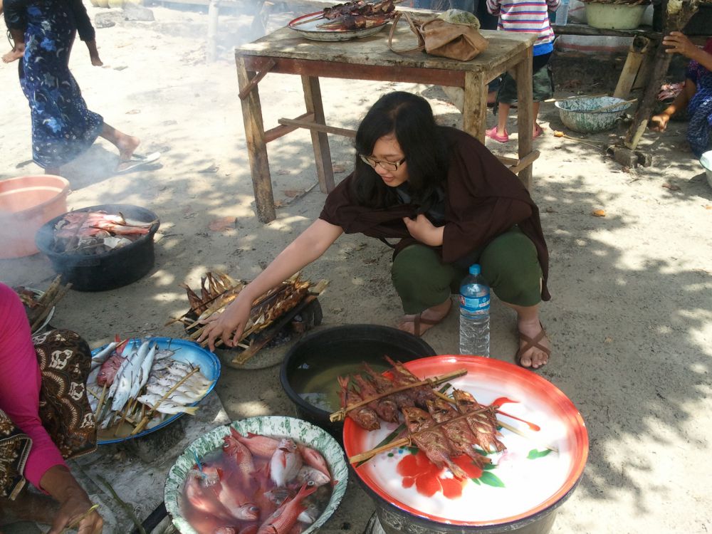 10 Kegiatan simpel ini bikin liburan di pantai tambah asyik, sumpah!