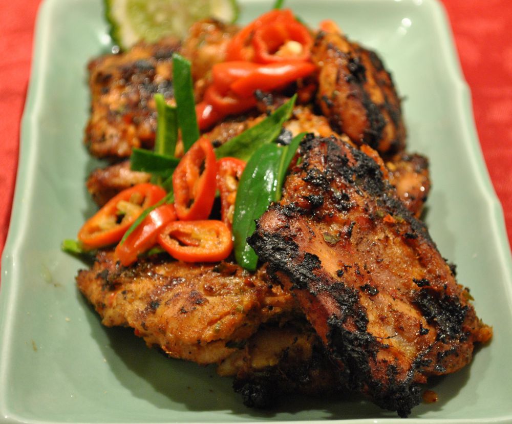 Masakan ayam yang sangat terkenal dan banyak olahan yang mempunyai ciri khas masing-masing yaitu