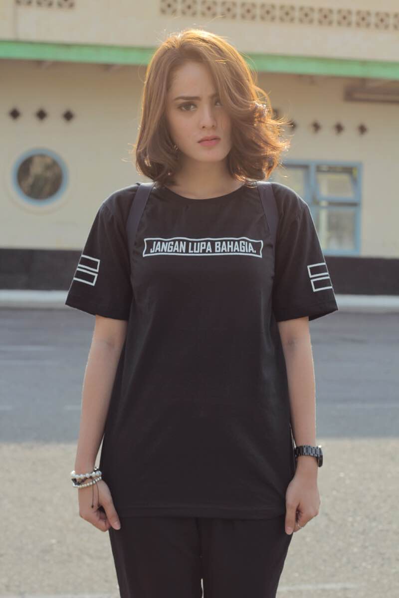 Desain pesan di kaus-kaus ini unik dan kekinian, kamu pengen nggak?