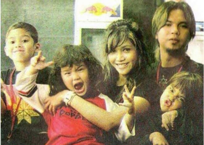 Antara kemesraan Dhani-Maia dan Dhani-Mulan, kamu suka yang mana? Antara kemesraan Dhani-Maia dan Dhani-Mulan, kamu suka yang mana?