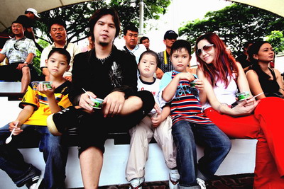 Antara kemesraan Dhani-Maia dan Dhani-Mulan, kamu suka yang mana? Antara kemesraan Dhani-Maia dan Dhani-Mulan, kamu suka yang mana?