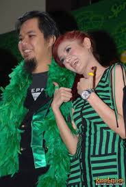 Antara kemesraan Dhani-Maia dan Dhani-Mulan, kamu suka yang mana? Antara kemesraan Dhani-Maia dan Dhani-Mulan, kamu suka yang mana?