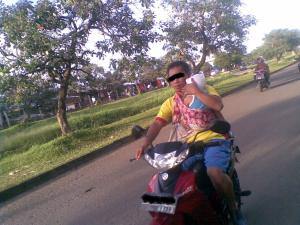 28 Aksi ibu-ibu jadi raja jalanan dari kocak sampai ngeri abis, duh!