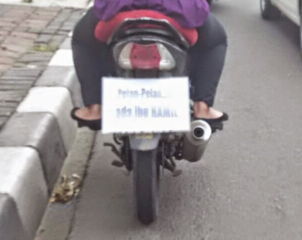 28 Aksi ibu-ibu jadi raja jalanan dari kocak sampai ngeri abis, duh!