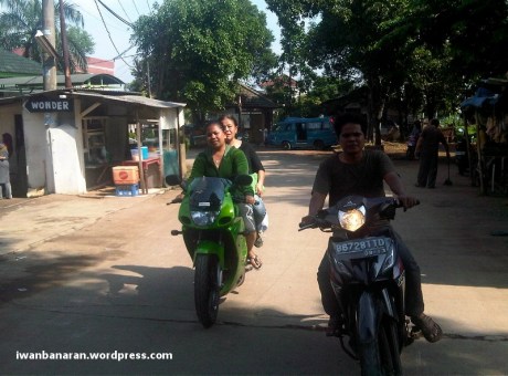 28 Aksi ibu-ibu jadi raja jalanan dari kocak sampai ngeri abis, duh!