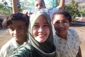 Kekaguman Mia pada anak-anak Ngada NTT yang hormat & patuh ke guru