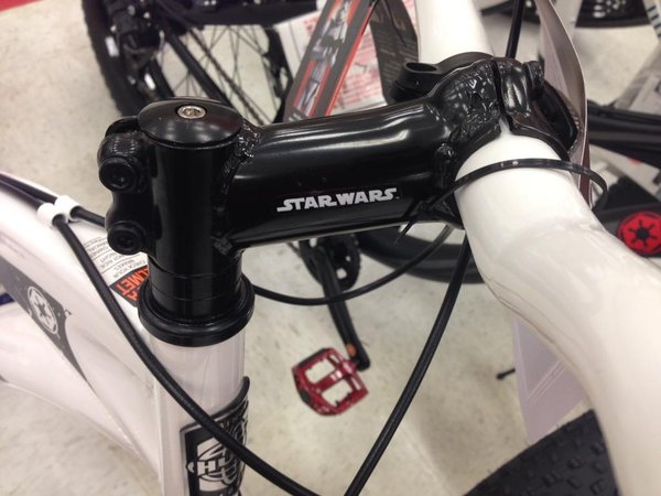 17 Barang ini diberi label Star Wars, menurutmu keren atau maksa?  