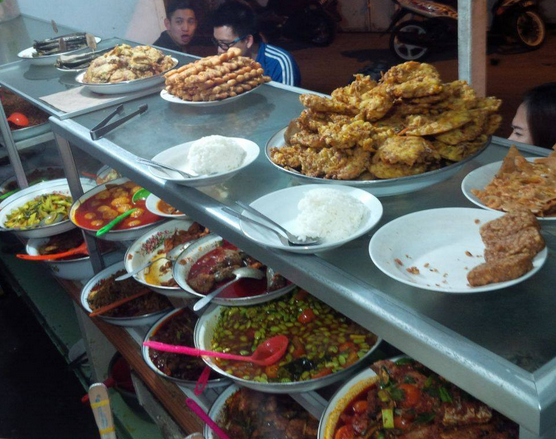 Ini 15 kenikmatan makan di Warteg yang harus dicoba, setuju?