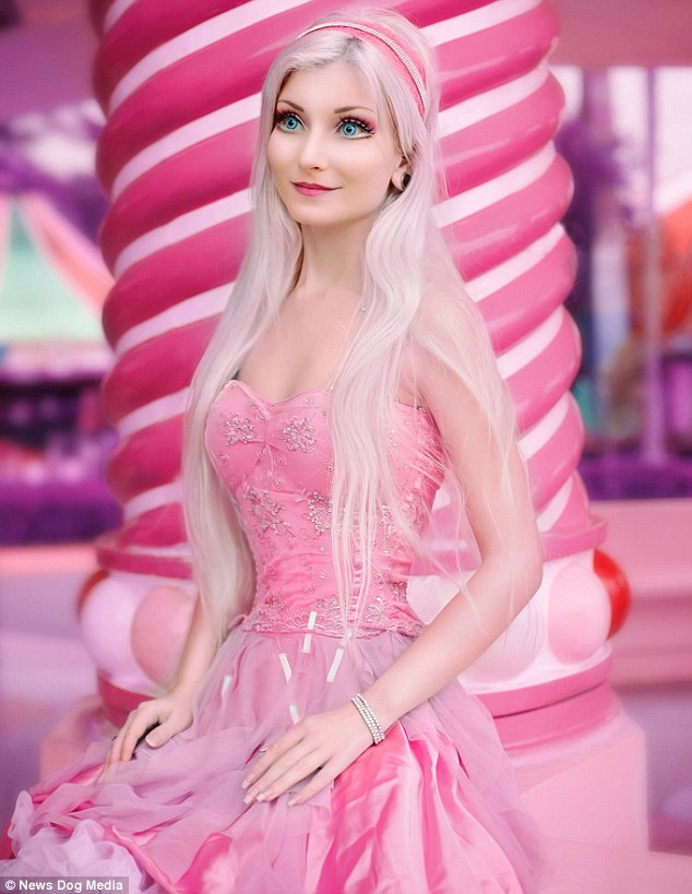 Cantik luar biasa, Barbie hidup ini mengaku tak pernah operasi plastik