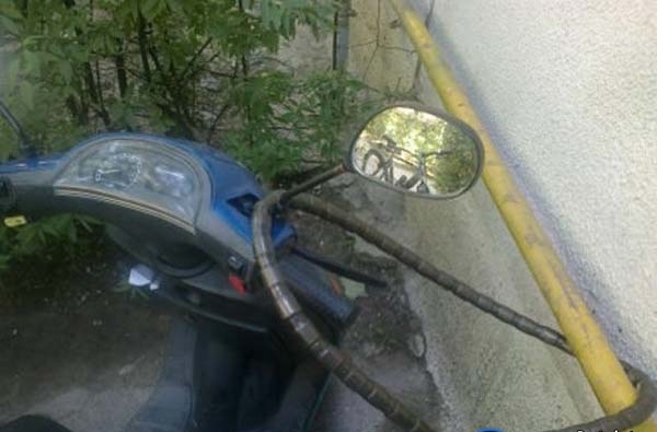 25 Aksi pasang gembok pengaman ini bikin gagal paham, kocak abis!