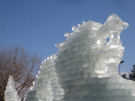 Keren, karya seni menakjubkan ini terbuat dari es! 
