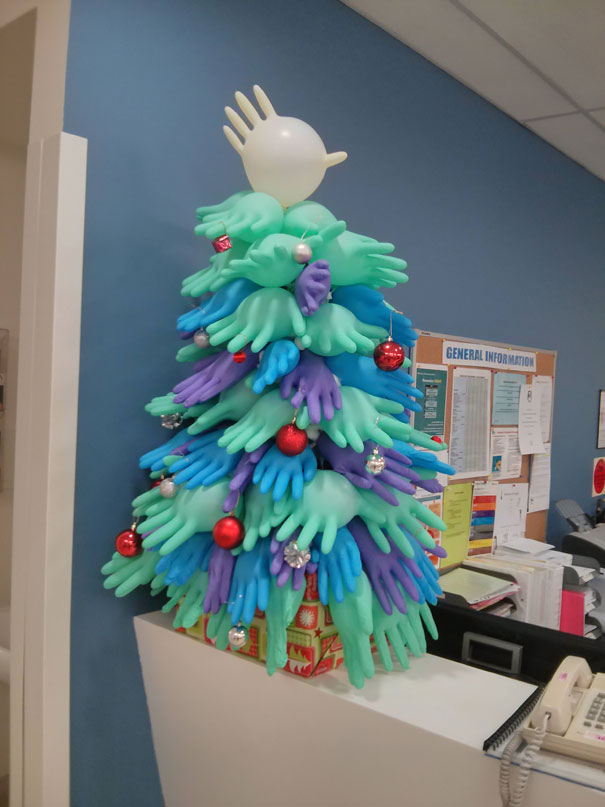Sambut Natal, rumah sakit ini pakai peralatan medis jadi hiasan Natal!