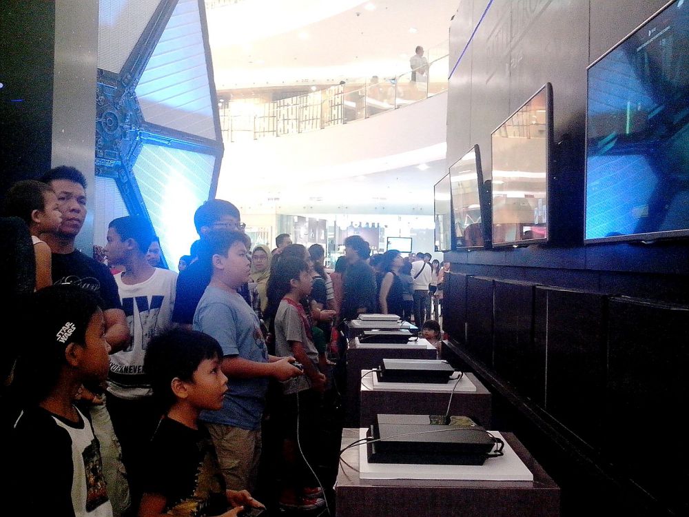 Tak hanya filmnya, pernak-pernik Star Wars juga diburu fans Tanah Air