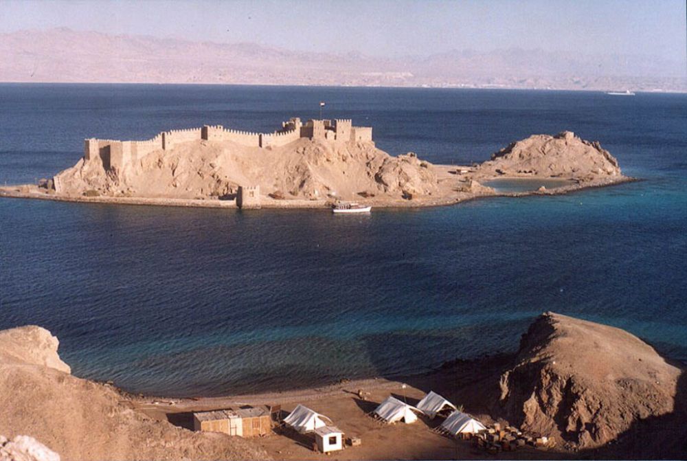 13 Cara mandi nyeleneh ini berkhasiat buat kesehatan, kamu mau coba?