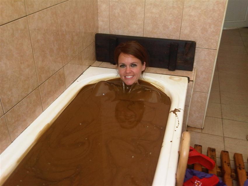 13 Cara mandi nyeleneh ini berkhasiat buat kesehatan, kamu mau coba?