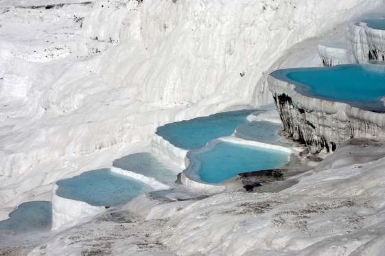 13 Cara mandi nyeleneh ini berkhasiat buat kesehatan, kamu mau coba?