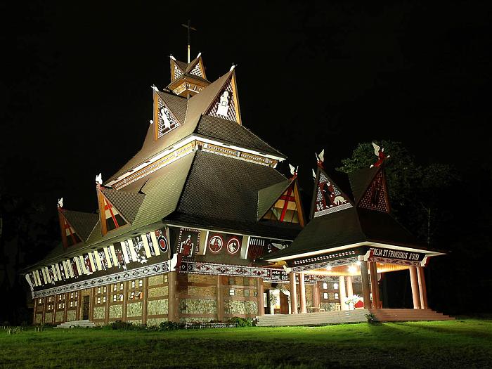 Bangunan unik gereja di Indonesia, dari mirip rumah adat hingga masjid